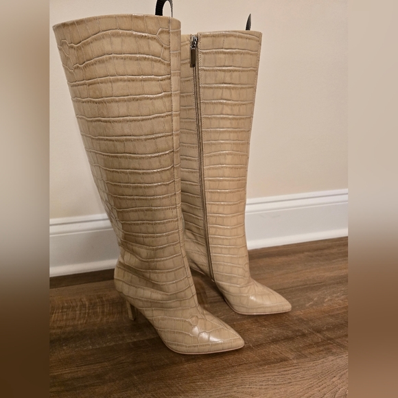 Gianni Bini leather boot - Picture 1 of 5
